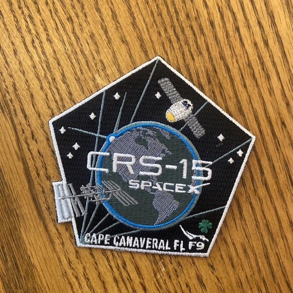 Authentic CRS-15 - SPACEX FALCON-9 DRAGON F-9 ISS NASA RESUPPLY Mission PATCH - Picture 1 of 1